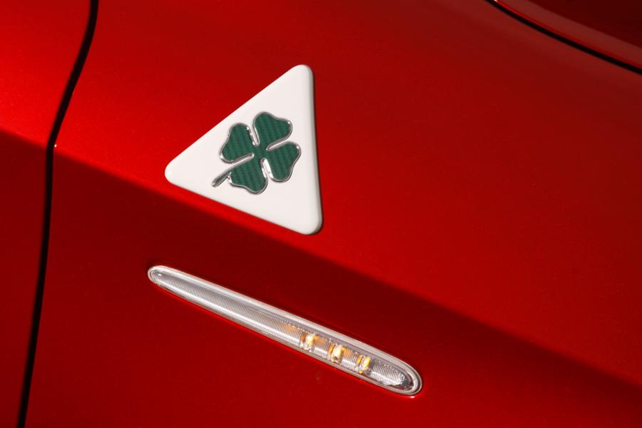 Логотип Alfa Romeo Giulietta Quadrifoglio Verde (940) 2011 года  (ZA) (фото 17 из 22)